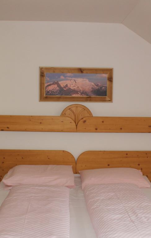 Appartementhaus Lechnerhof Bruneck Zimmer foto